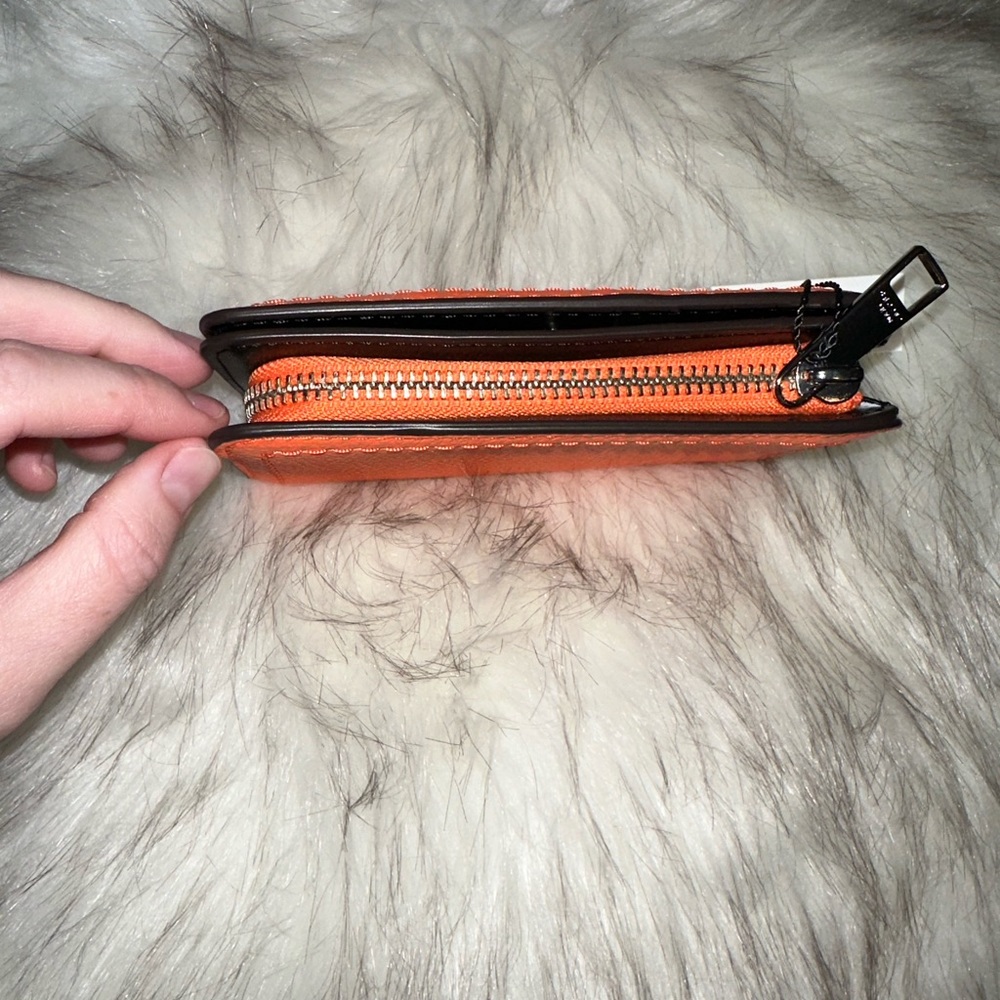 NWT Marc Jacobs wallet (medium) - Picture 4 of 11